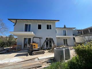 Villa bifamiliare in vendita a fabriano 
