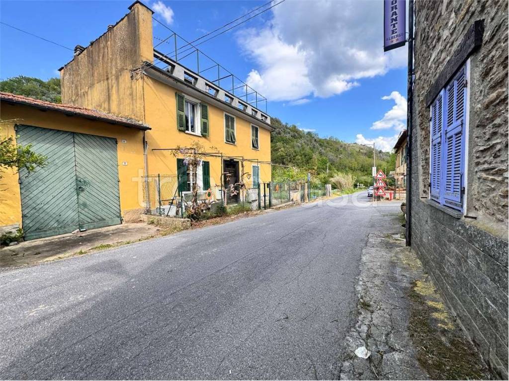 appartamento in vendita a Pornassio in zona Ponti