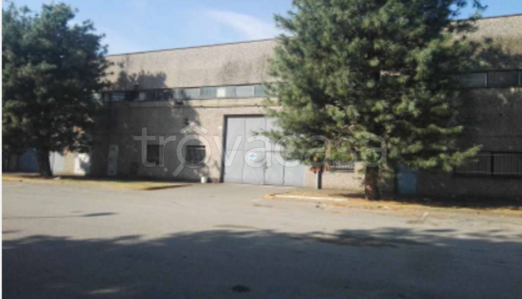 locale commerciale in vendita a Cusago