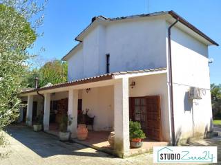 Casa indipendente in vendita ad amelia rimembranze, 22