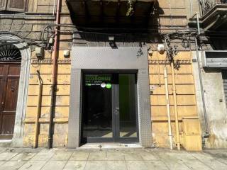Negozio in affitto a palermo via goethe, 38