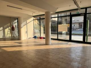 Negozio in affitto a trento via dei solteri
