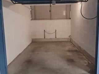 Garage in vendita a firenze via lippi e macia
