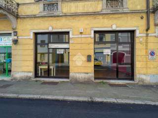 Negozio in affitto a cremona via buoso da dovara, 35