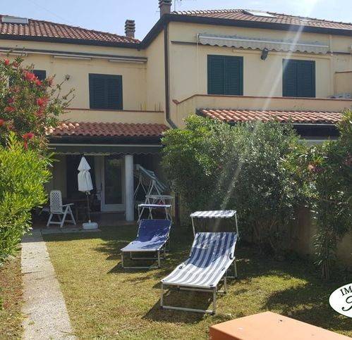 casa indipendente in vendita a Sarzana