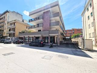 Negozio in affitto a caserta via caduti sul lavoro, 32