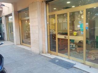 Articoli da regalo/casalinghi in in affitto da privato a palermo via eugenio l'emiro