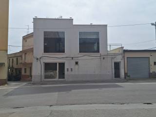 Negozio in affitto a castelvetrano 
