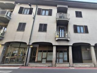 Negozio in affitto a mongrando via martiri della libertà, 31