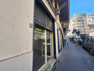 Negozio in affitto a napoli via salvo d'acquisto, 17