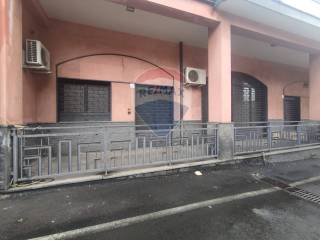Negozio in affitto a camporotondo etneo via quattro novembre, 3-5-7