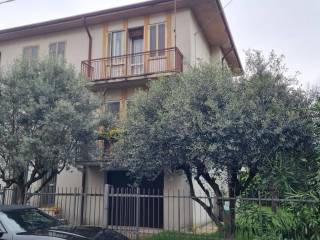 Villa bifamiliare in in vendita da privato a este via asiago, 16