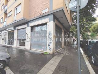 Negozio in affitto a roma via erasmo gattamelata