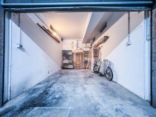 Garage in affitto a napoli via carelli