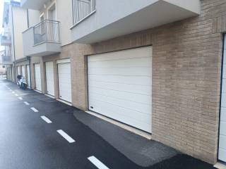 Garage in vendita a spoleto via camillo bezzi