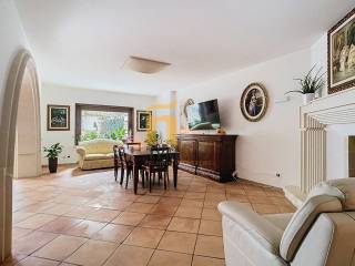 Villa bifamiliare in vendita a lecce via antonietta de pace, 26g