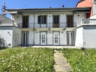 Casa indipendente in vendita a biella via fratelli rosselli