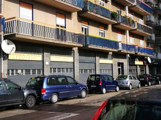 Negozio in affitto a bari via mario pagano, 51