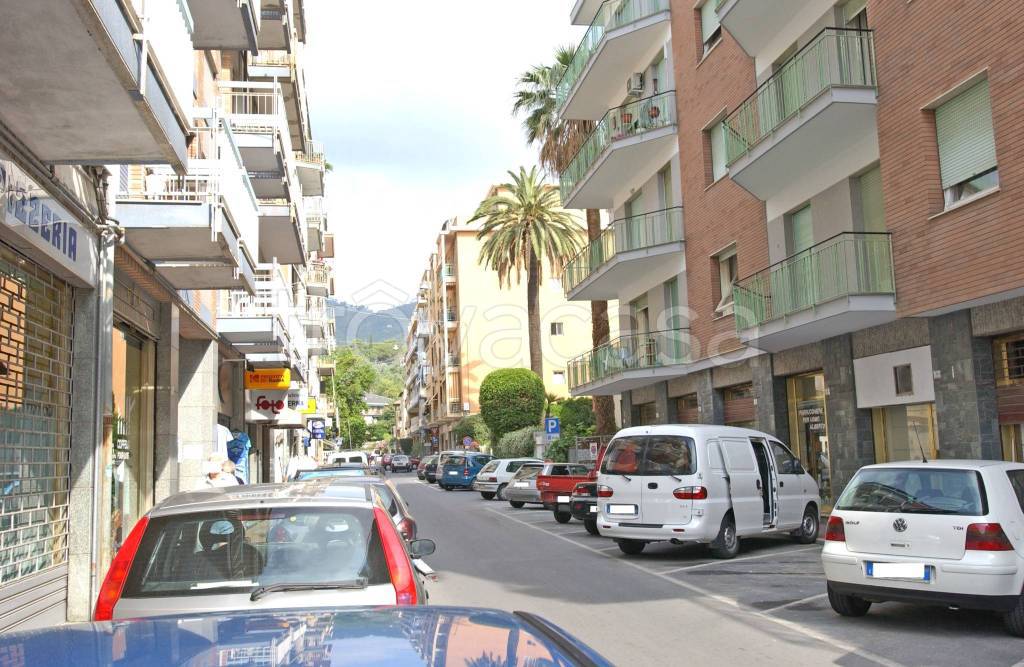 locale di sgombero in vendita ad Alassio
