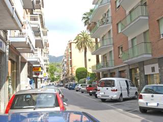 Garage in vendita ad alassio via paolo ferreri, 27