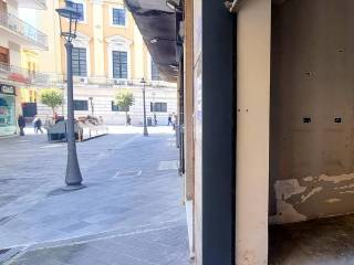Negozio in affitto a salerno via giovan angelo papio, 15