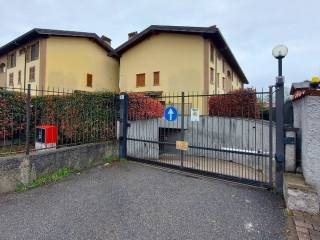 Garage in vendita a pozzo d'adda via madre teresa di calcutta, 4