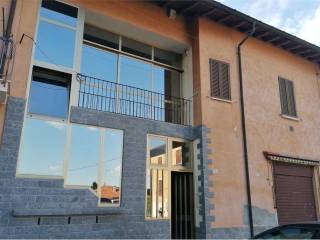 Casa indipendente in vendita a besozzo via stocchetti, 17