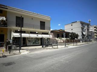 Negozio in affitto a maddaloni via libertà, 128