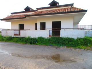 Villa in vendita a maddaloni via appia, 458