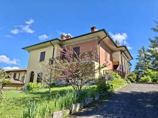 Villa in vendita a baiso via montecchio