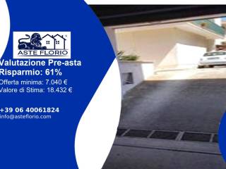 Garage in vendita a oria via colle iris