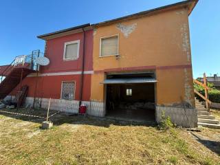 Villa bifamiliare in vendita ad aprilia via selciatella
