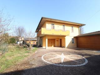 Villa in vendita a lonigo piazza san marco, 9