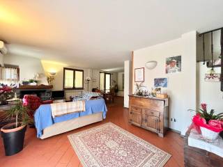 Casa indipendente in vendita a prato via borgo di casale