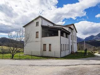Villa in vendita ad amandola contrada san martino, 10