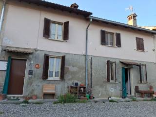 Casa indipendente in vendita a miradolo terme via c. vignali