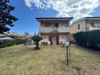 Villa bifamiliare in vendita a sabaudia via cristoforo colombo