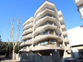 Garage in vendita a rimini viale zanzur, 19