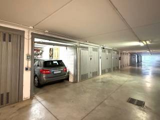 Garage in vendita a roma via valentino mazzola, 13