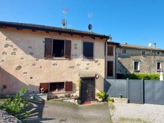 Rustico in vendita a caprino veronese via ingegnere beccherle