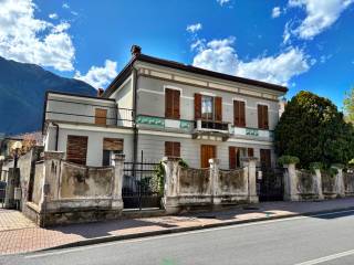 Villa bifamiliare in vendita a verrès via duca d'aosta