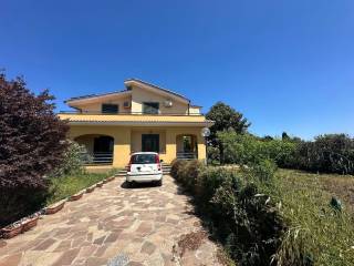 Villa in vendita ad aprilia via vulcano