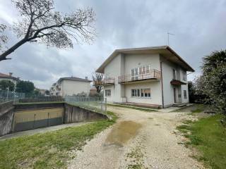 Villa bifamiliare in vendita a udine via baldasseria bassa, 240