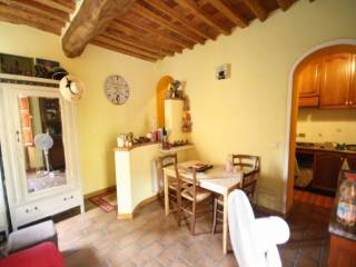 Casa indipendente in affitto a lucca via della chiesa xxxi