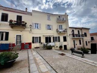 Casa indipendente all'asta a la maddalena via camillo benso di cavour, 16