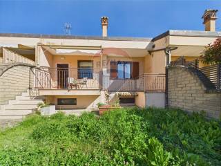 Villa a schiera in vendita a bracciano via degli aranci