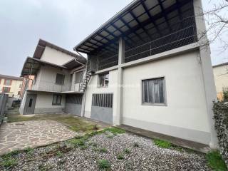 Villa bifamiliare in vendita ad agnadello via fontana