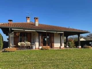 Villa in vendita a bregnano 