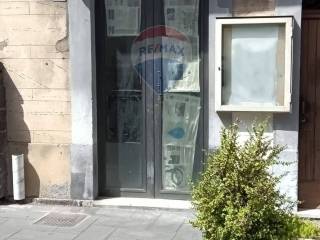 Negozio in affitto a mascalucia via etnea, 144
