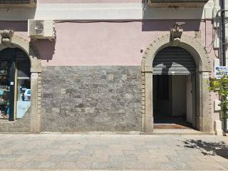 Negozio in affitto a soverato corso umberto i, 69